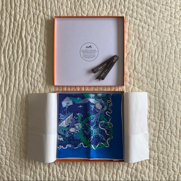 NWT Hermes La Folle Parade Silk Scarf - Picture 4 of 14